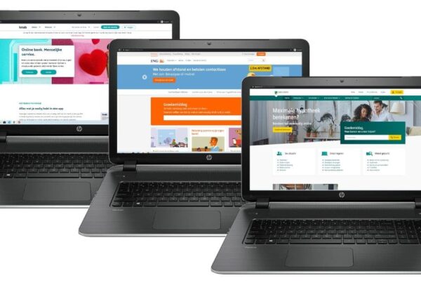 Drie laptops met verschillende websites open van Nederlandse banken